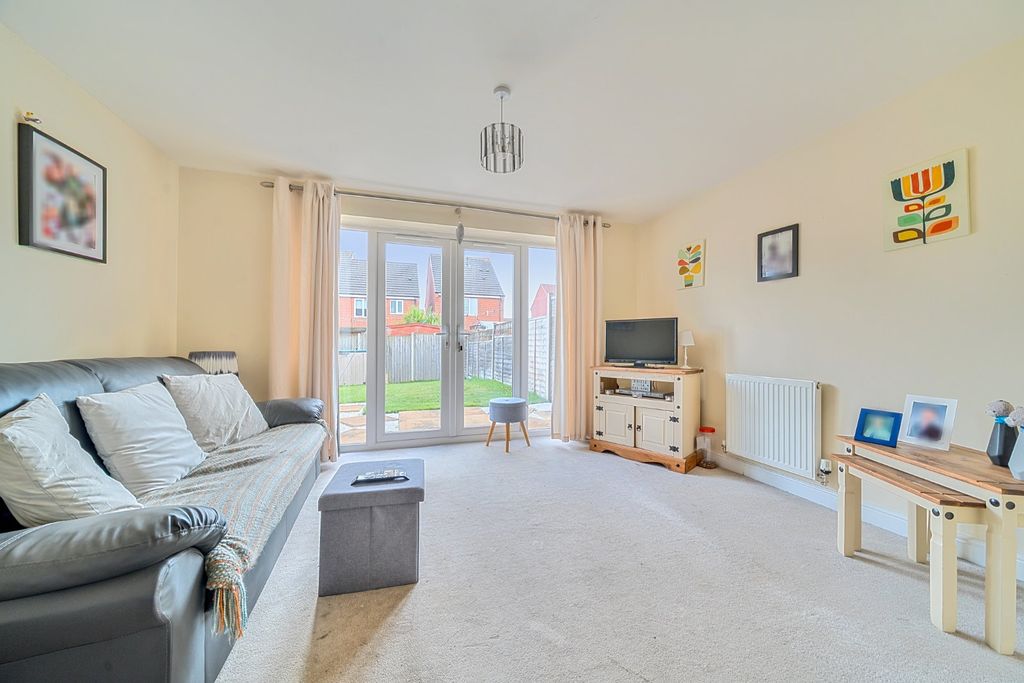 Property photo 2 of 20 Picture No. 12