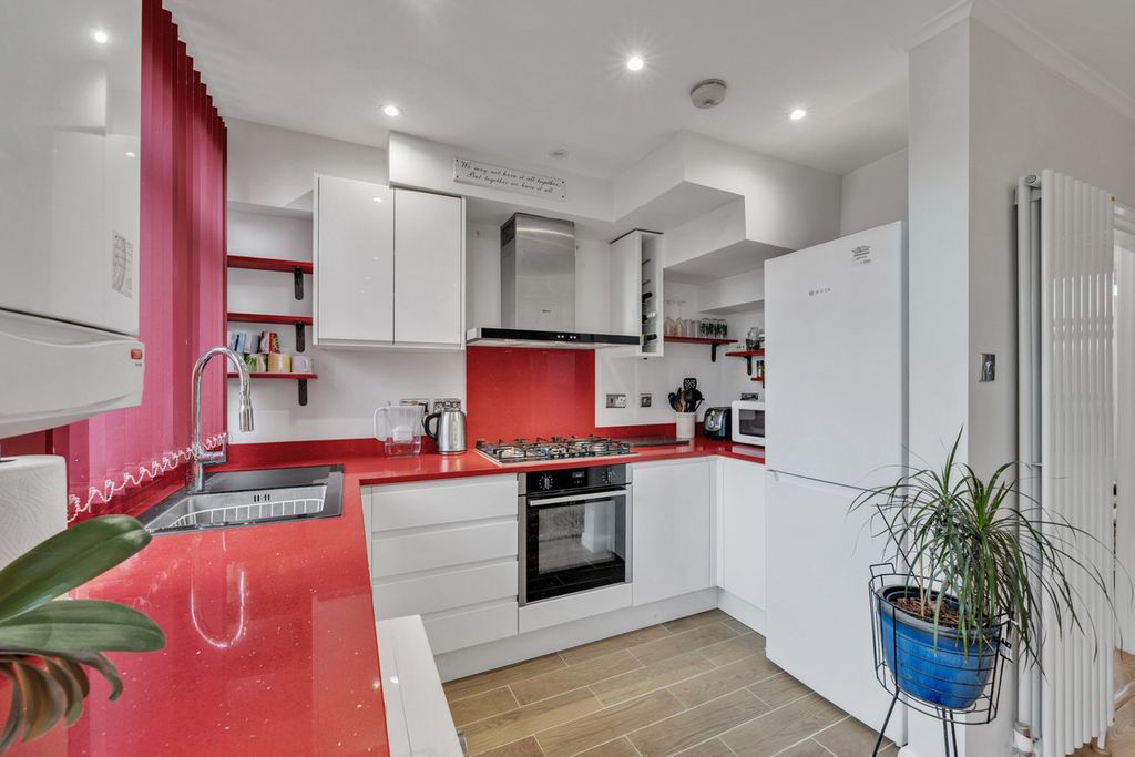 Property photo 3 of 19