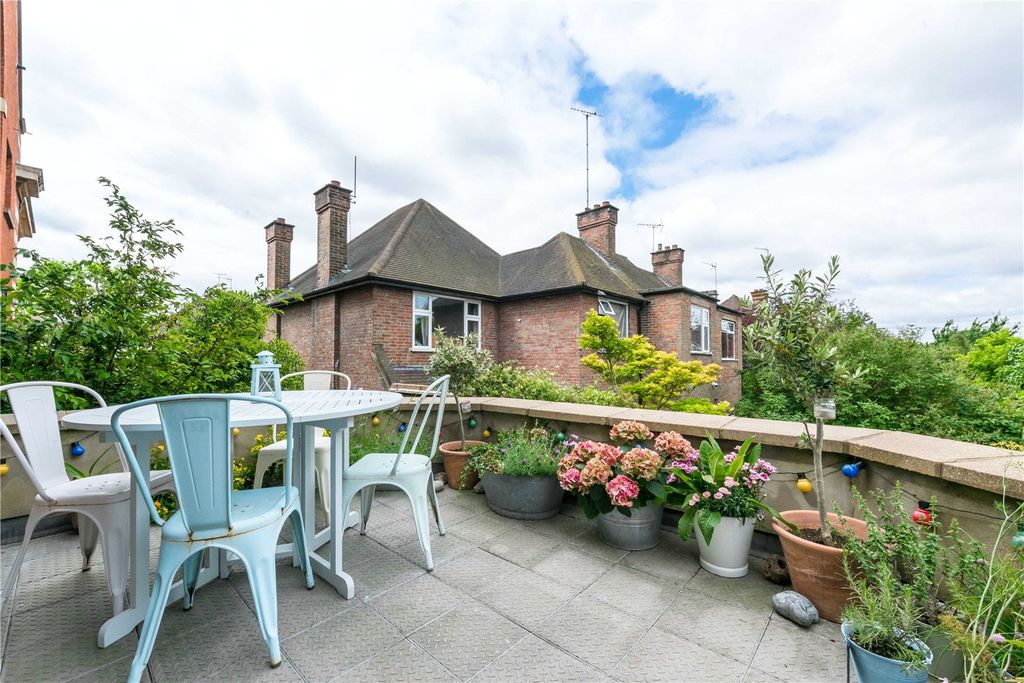 Property photo 2 of 11 Picture No. 22