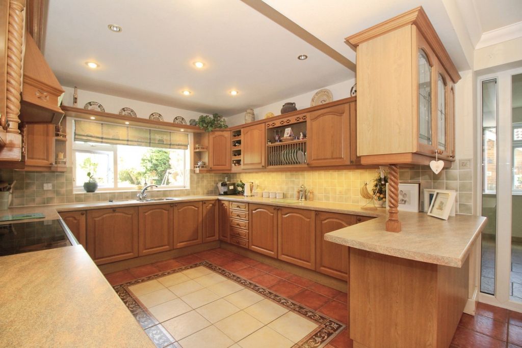 Property photo 3 of 23 Kitchen/Diner