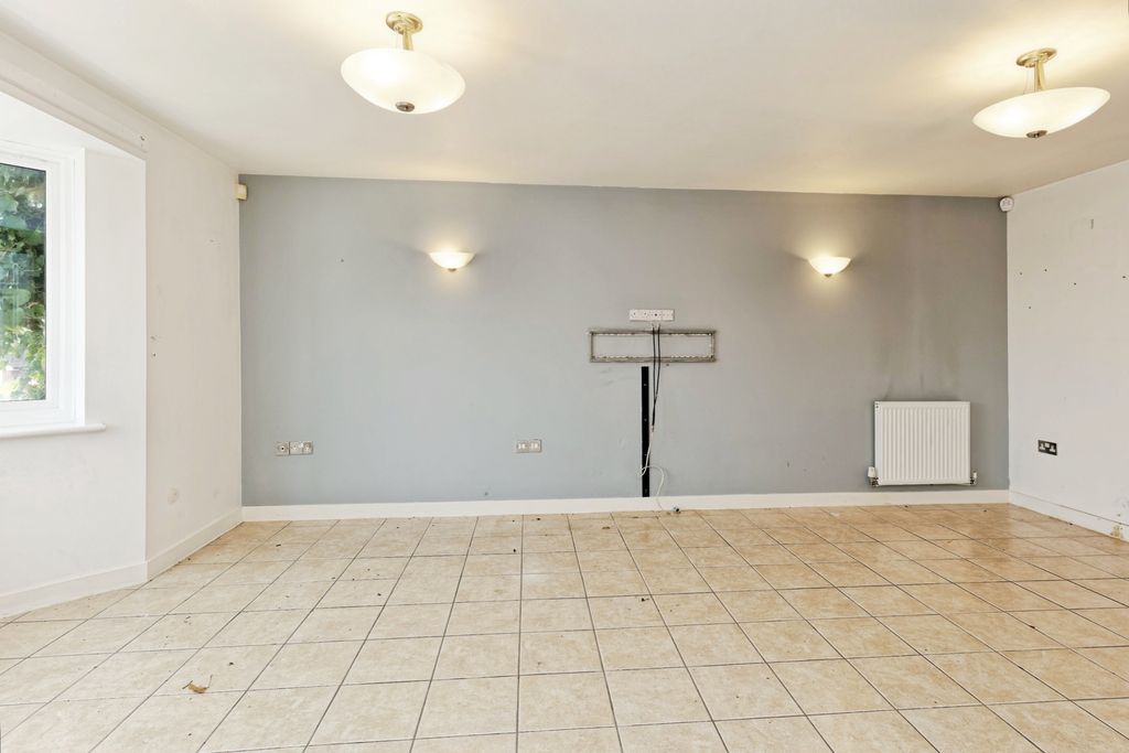 Property photo 3 of 25 Pbox-Img.Jpg