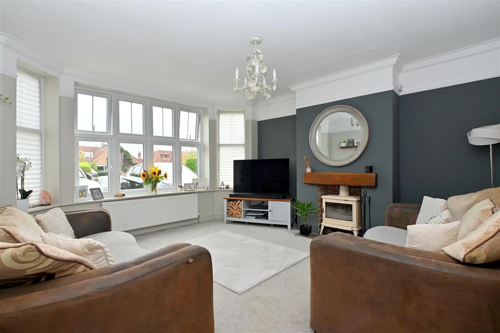 Property photo 3 of 14 Sitting Room