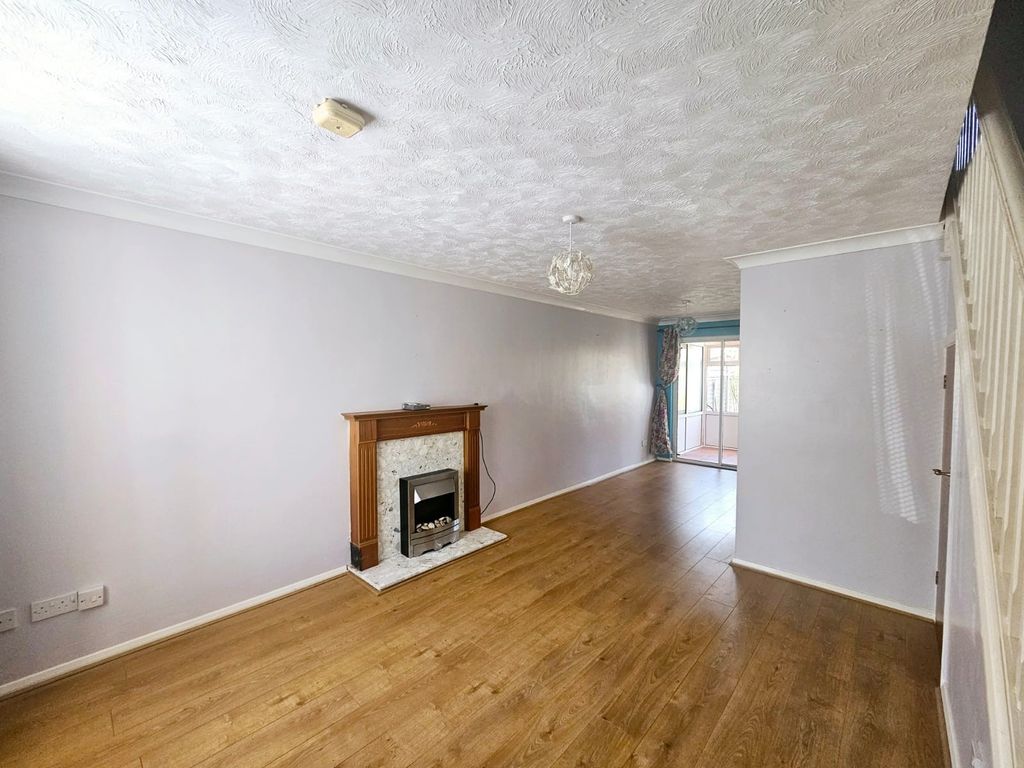Property photo 2 of 9 Image