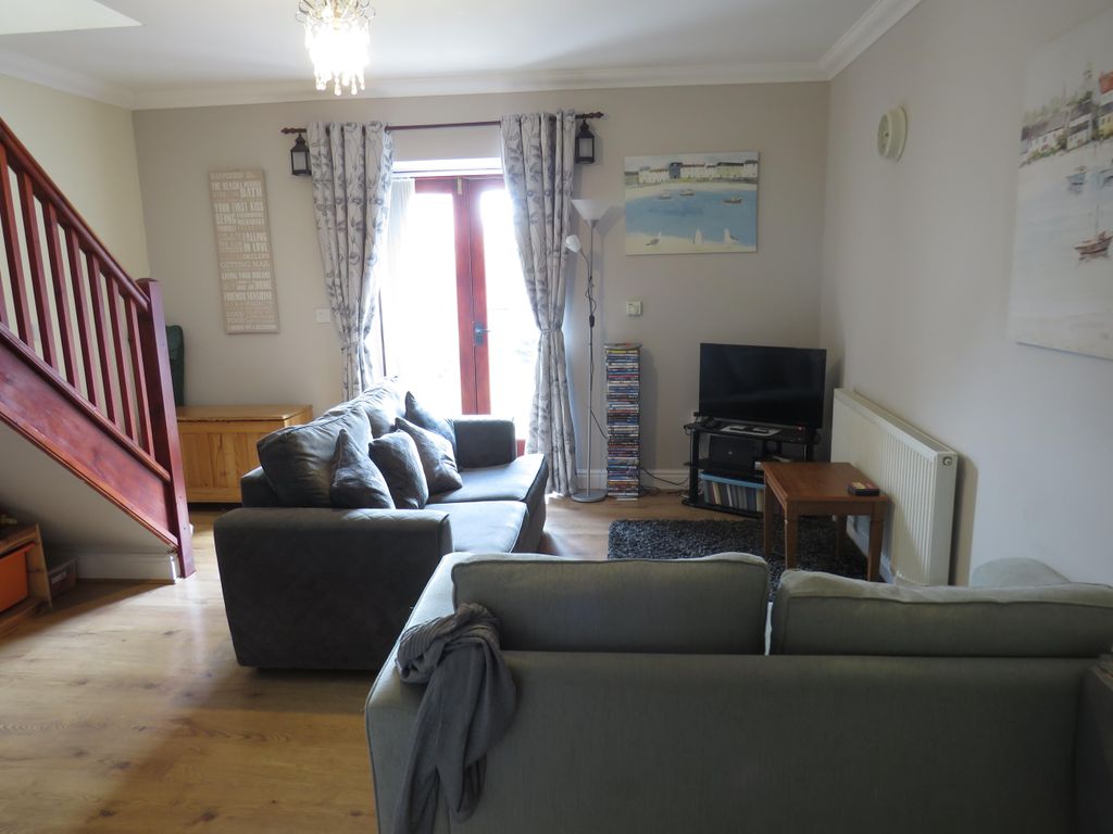 Property photo 3 of 9 Living Room