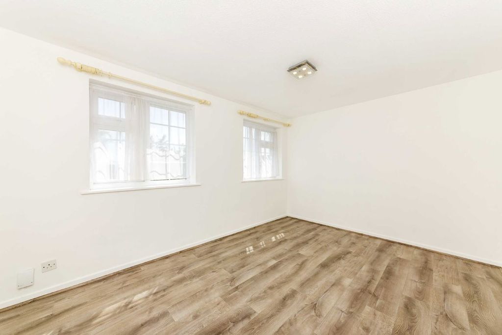 Property photo 2 of 4