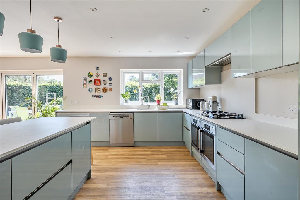 Property photo 3 of 20 1473491-6-6A394Cb8d4F99.Jpg