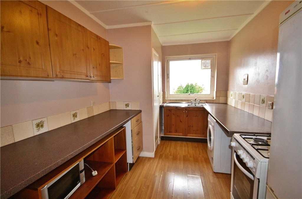 Property photo 3 of 8 Kitchen