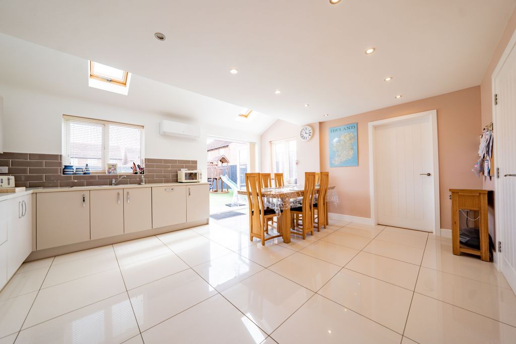 Property photo 2 of 32 Dsc07196