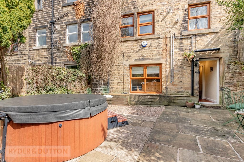 Property photo 1 of 14 External