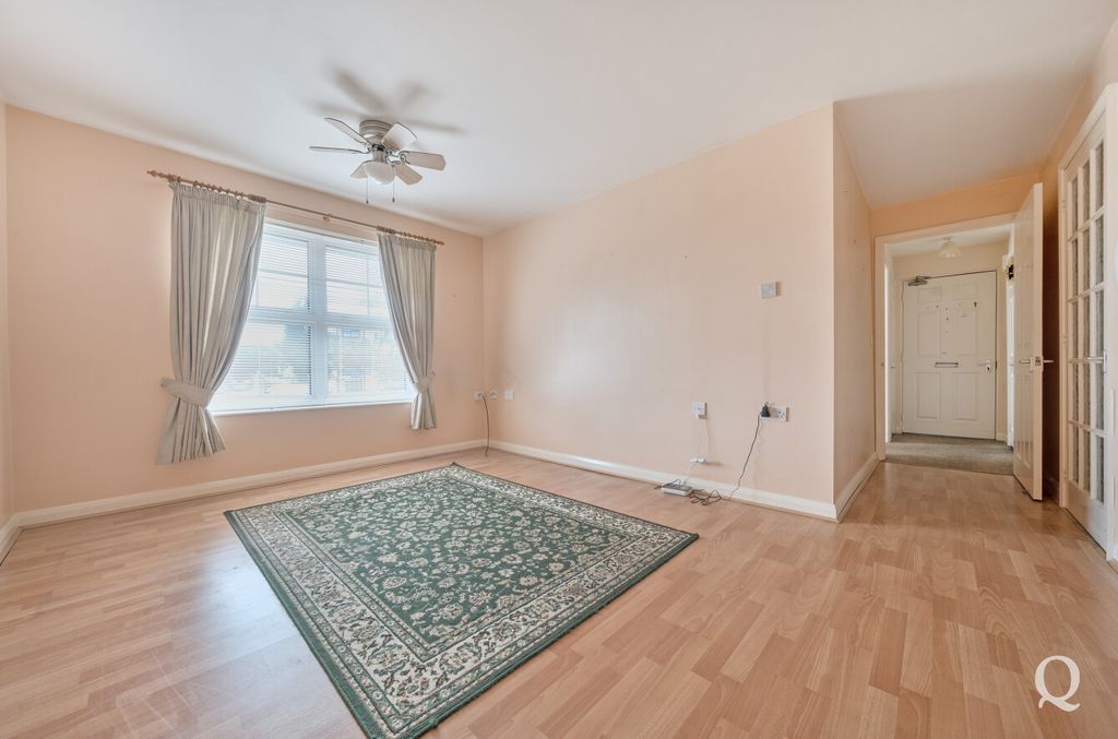 Property photo 2 of 13 B045196B-1c04-449...