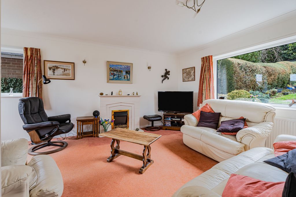 Property photo 2 of 20 Living Room