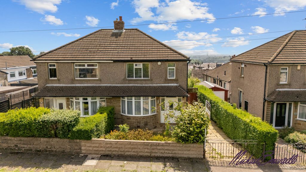 Property photo 1 of 32