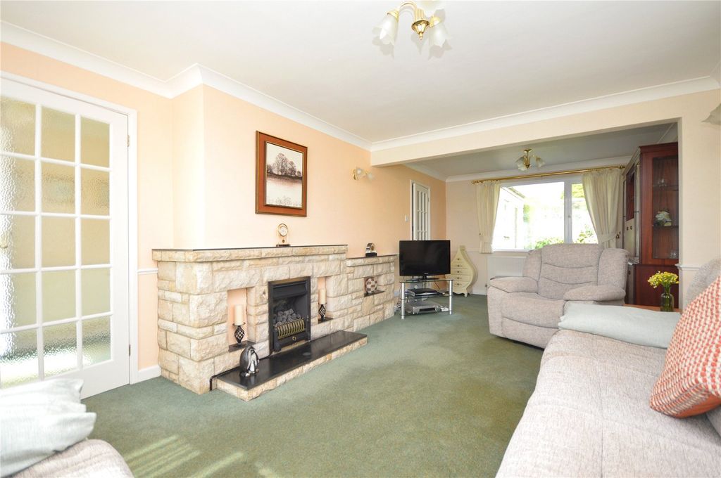 Property photo 2 of 22 Sitting/Dining Room