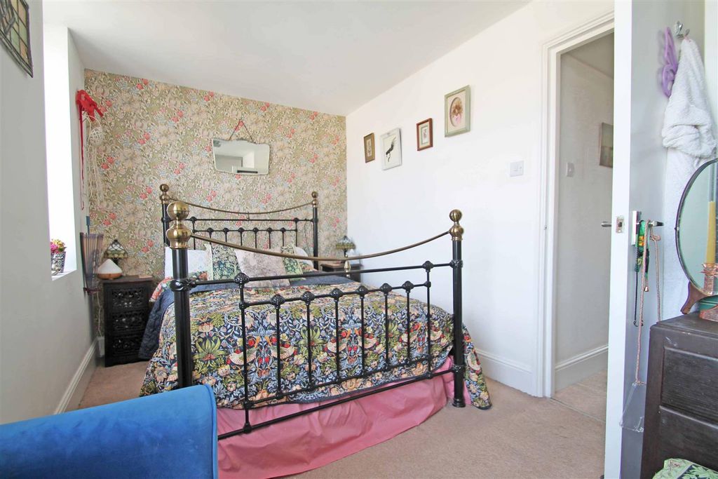 Property photo 2 of 12 Bedroom