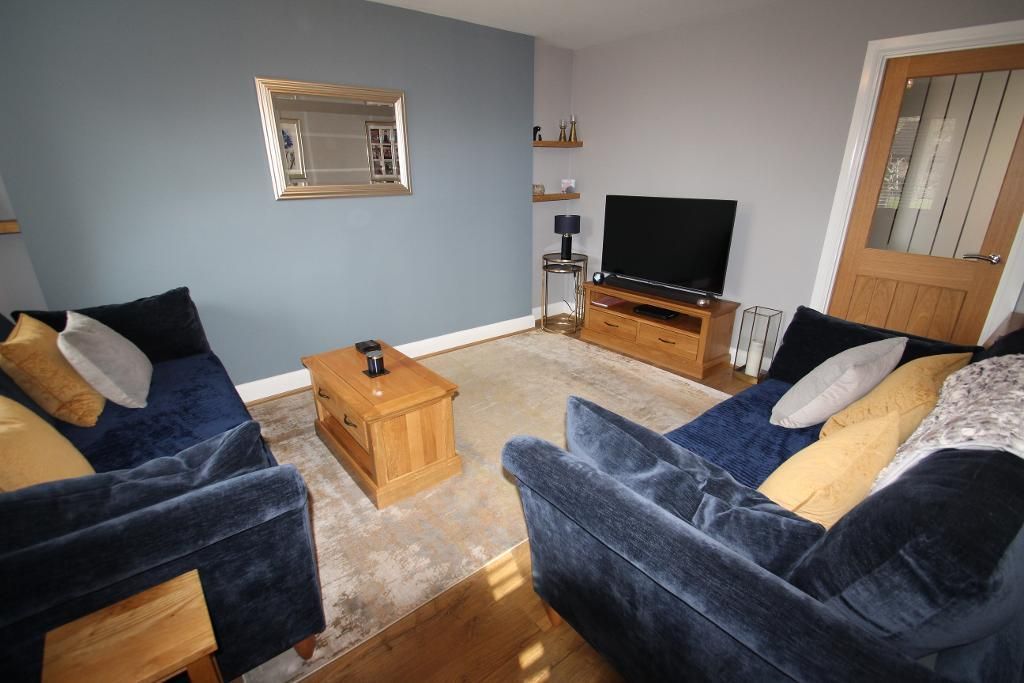 Property photo 3 of 14 Lounge