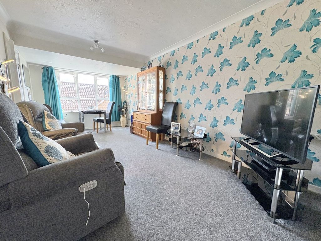 Property photo 2 of 25