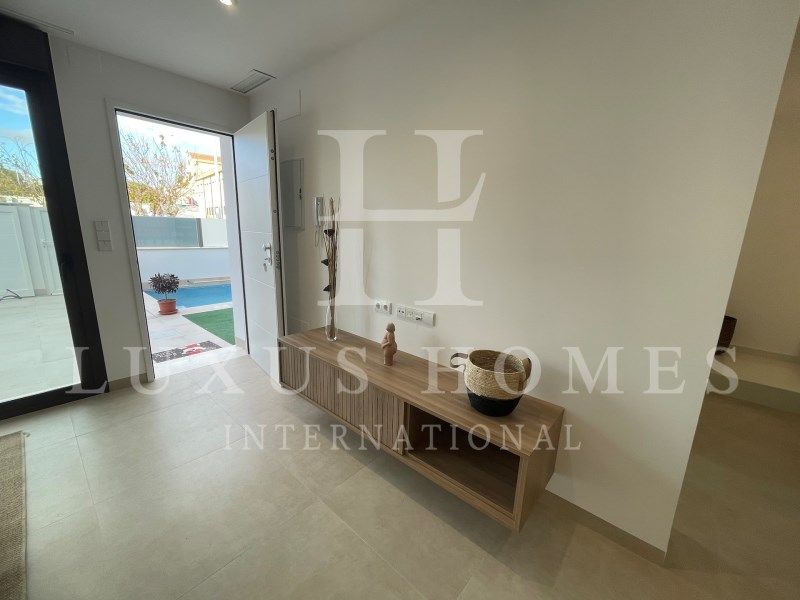 Property photo 3 of 35