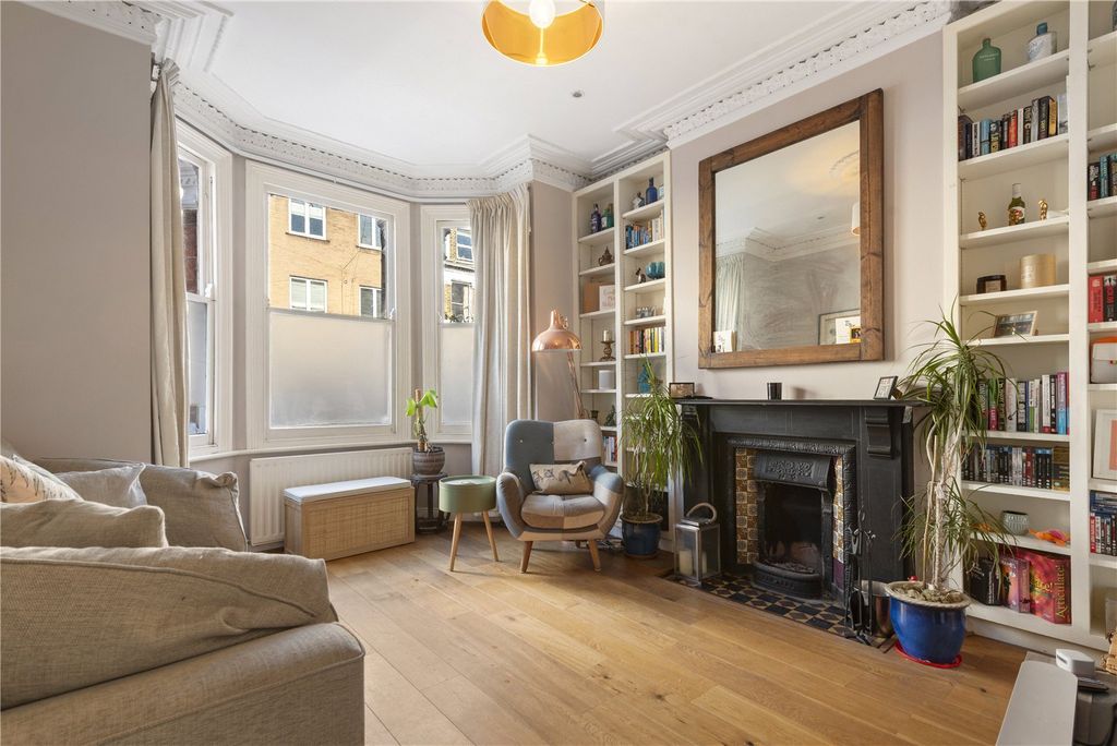 Property photo 1 of 13 Living Room