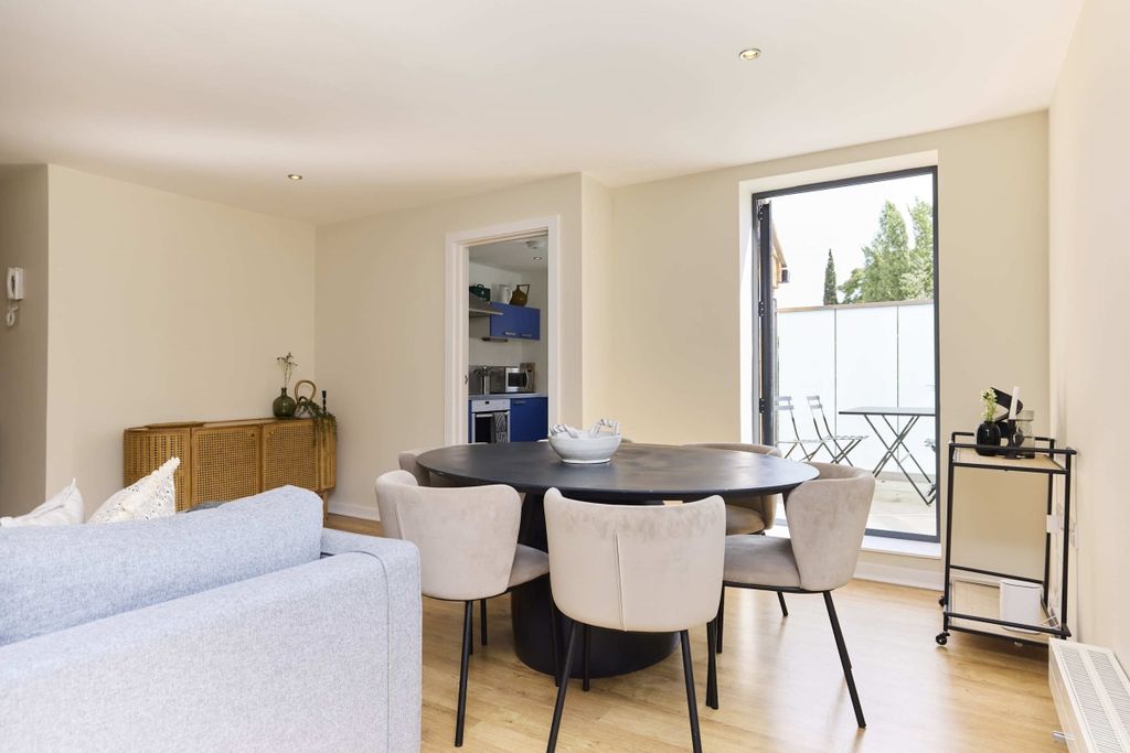 Property photo 3 of 11 Kyba8Nfv1Ifwhf22Ty2S