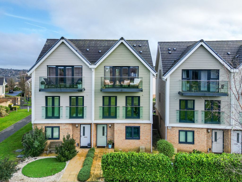 Property photo 1 of 27