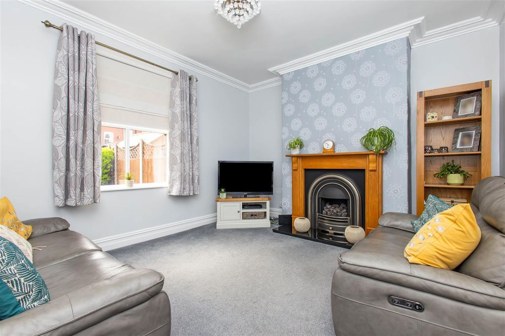 Property photo 3 of 20 Living Room