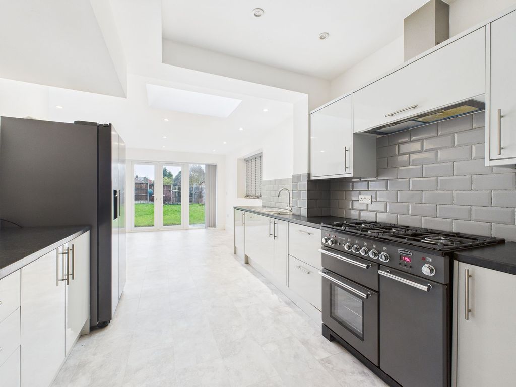 Property photo 3 of 18 Dining Kitchen