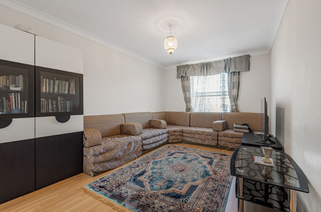 Property photo 1 of 12