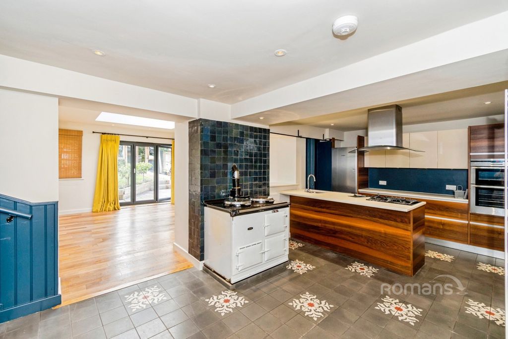 Property photo 3 of 21 Pbox-Img.Jpg