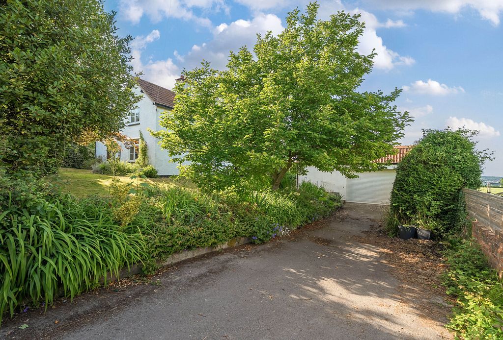 Property photo 3 of 18 Wisteria Cottage