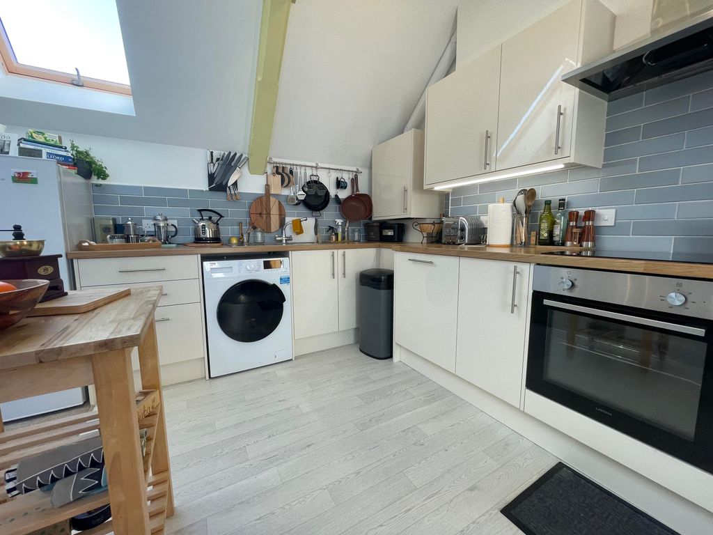 Property photo 3 of 5 Kitchen