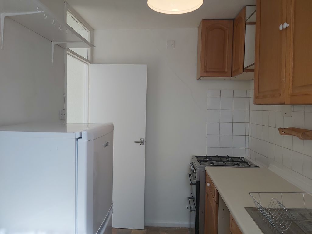 Property photo 3 of 10 Kitchen