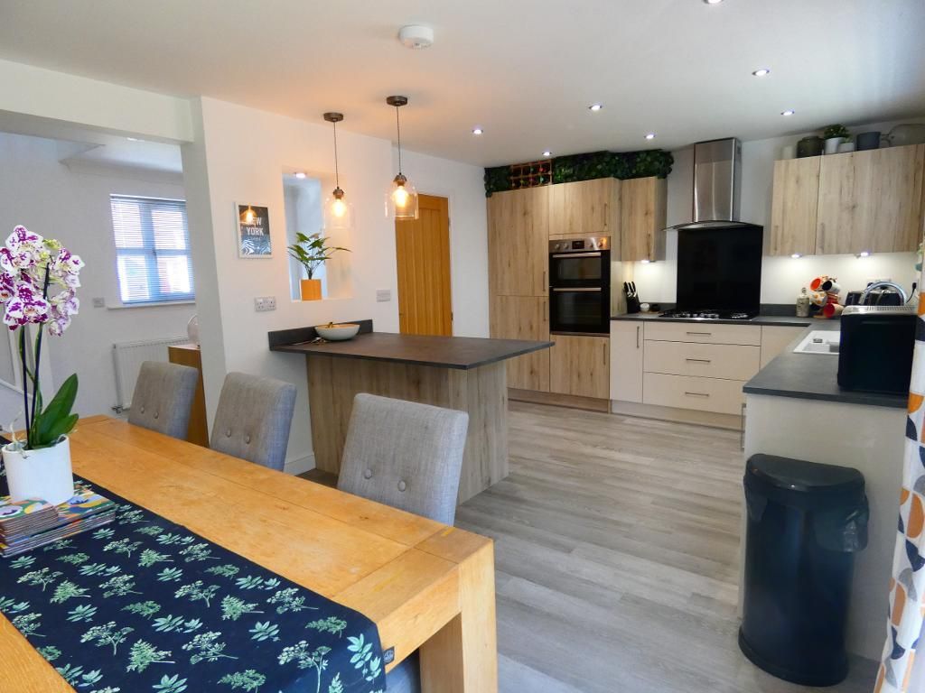 Property photo 3 of 23 Dining Kitchen