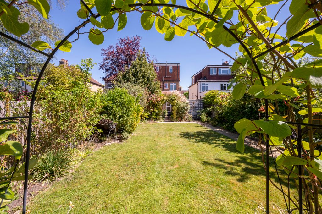 Property photo 2 of 33 Picture No. 06