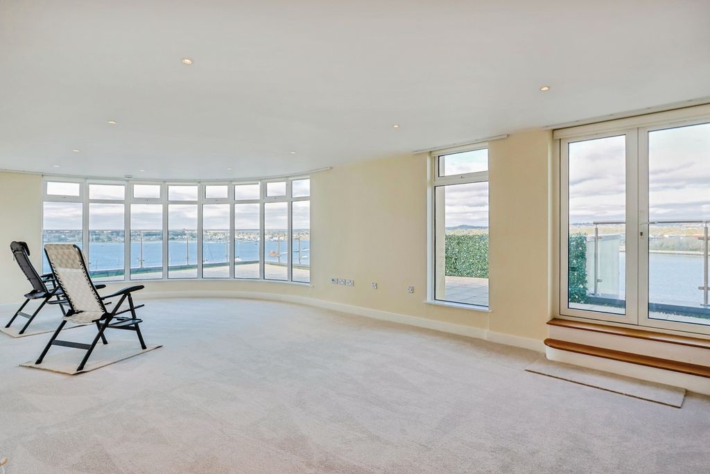 Property photo 3 of 18 Photo