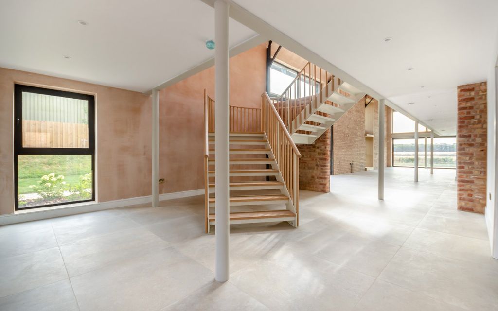 Property photo 2 of 27 Reception Hall