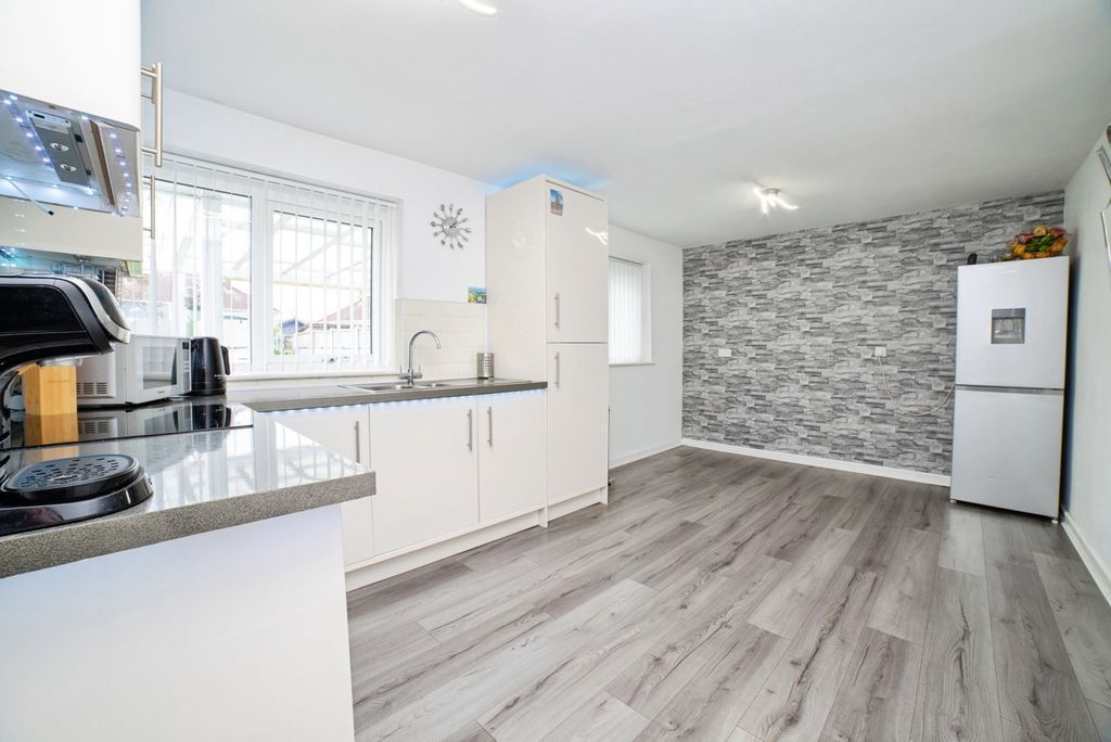 Property photo 3 of 25 Pbox-Img.Jpg