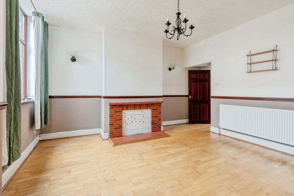 Property photo 3 of 17 Pbox-Img.Jpg