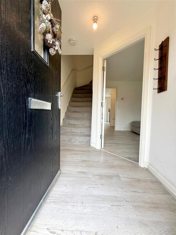 Property photo 3 of 16 Hallway.Jpg