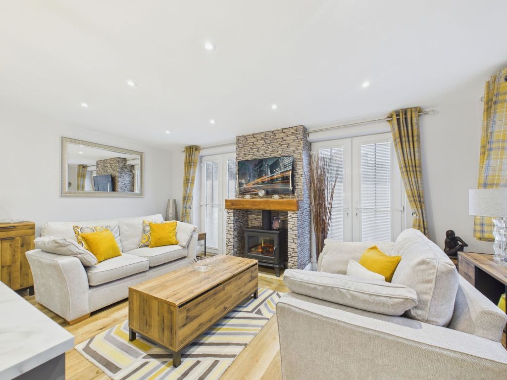 Property photo 2 of 25