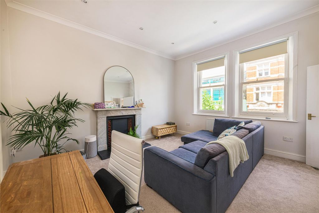 Property photo 2 of 8 Fff 4 Disraeli Rd Rec 2.Jpg