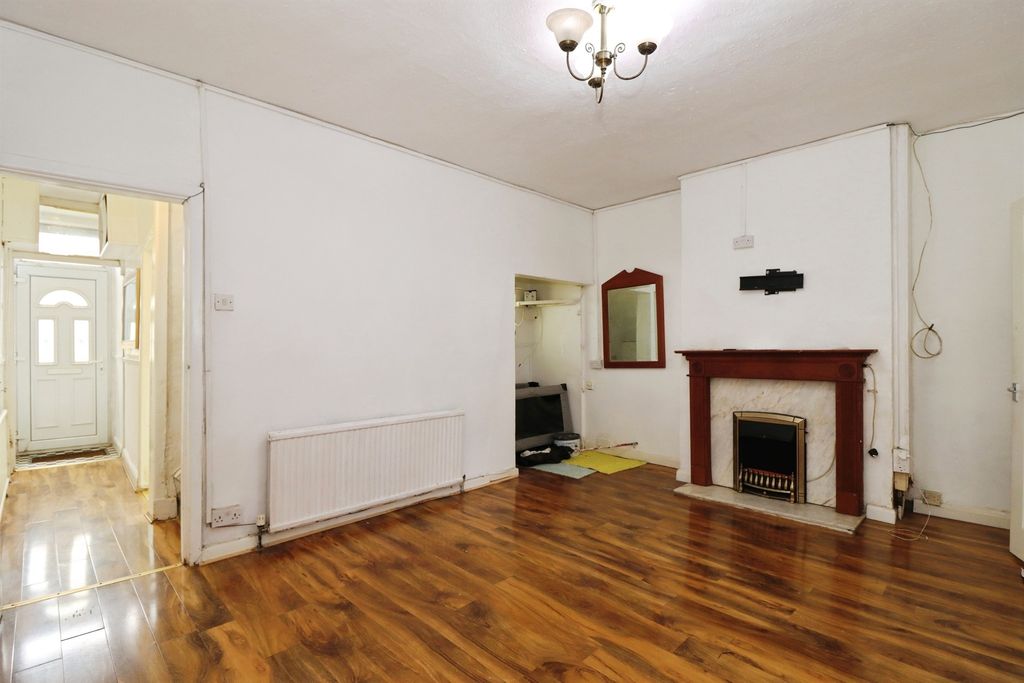 Property photo 2 of 17