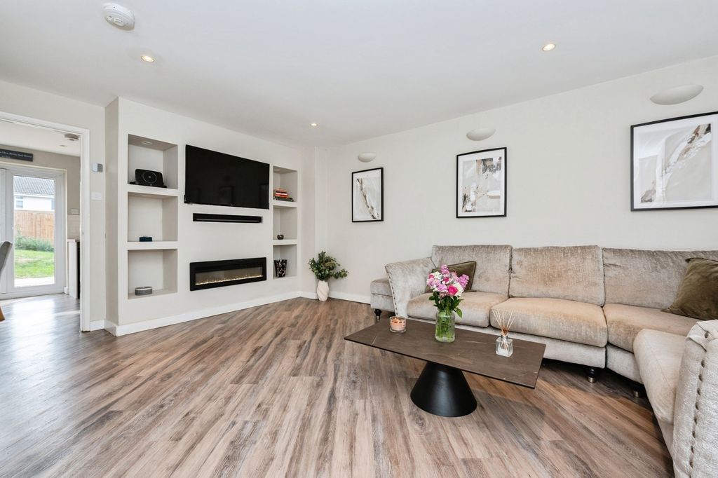 Property photo 2 of 20 Pbox-Img.Jpg