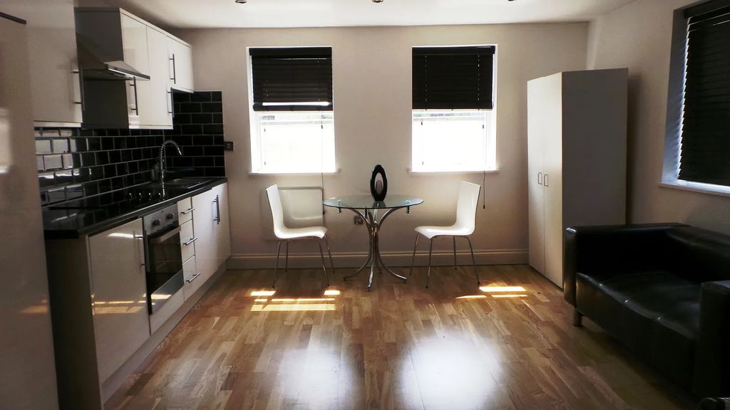 Property photo 1 of 5