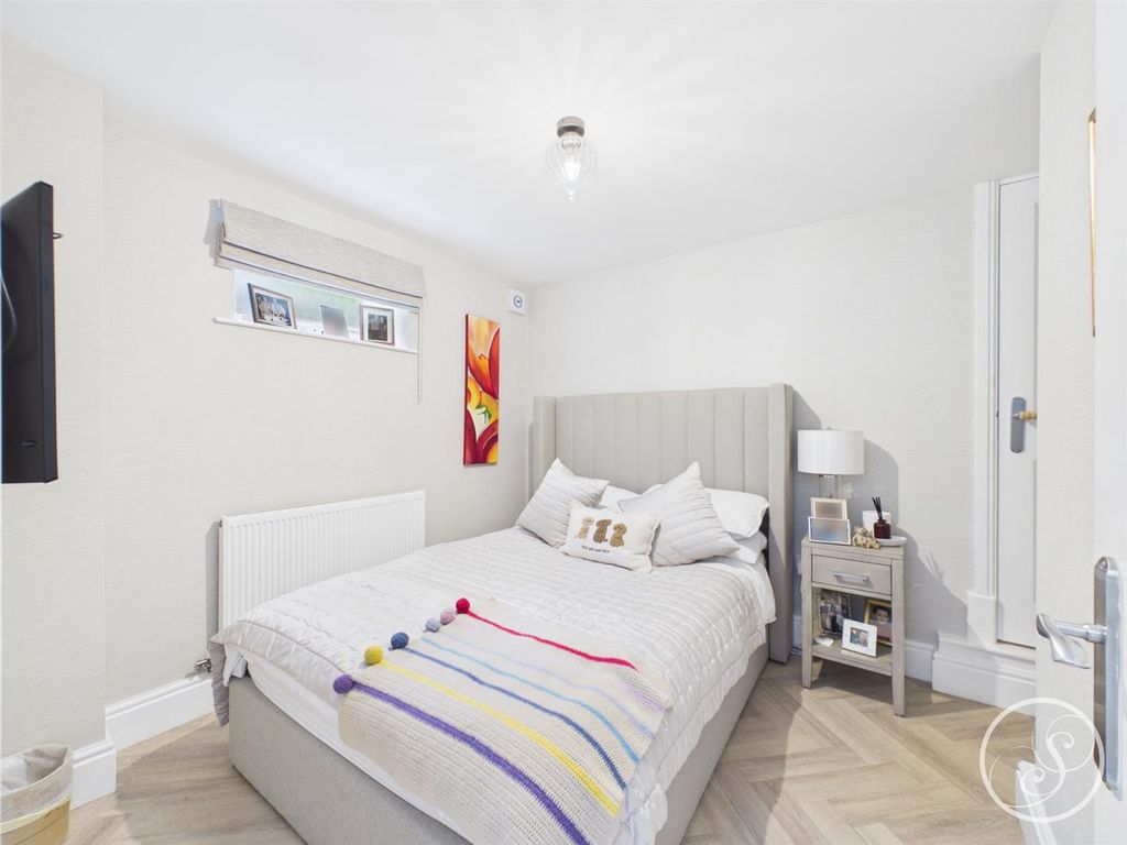 Additional image 22 of 3 bed flat for salePark Crescent, Roundhay, Leeds LS8