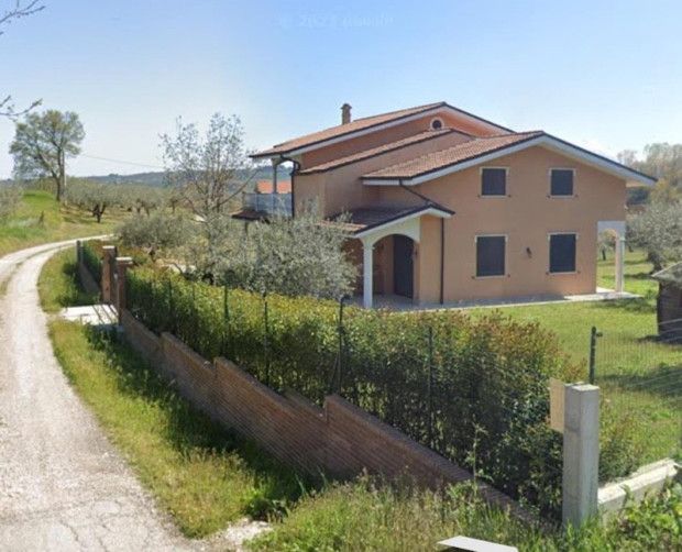 Property photo 2 of 20