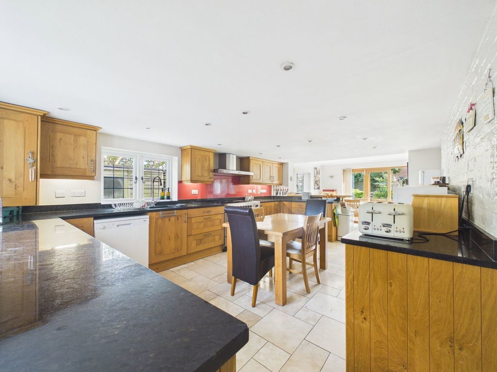 Property photo 2 of 27