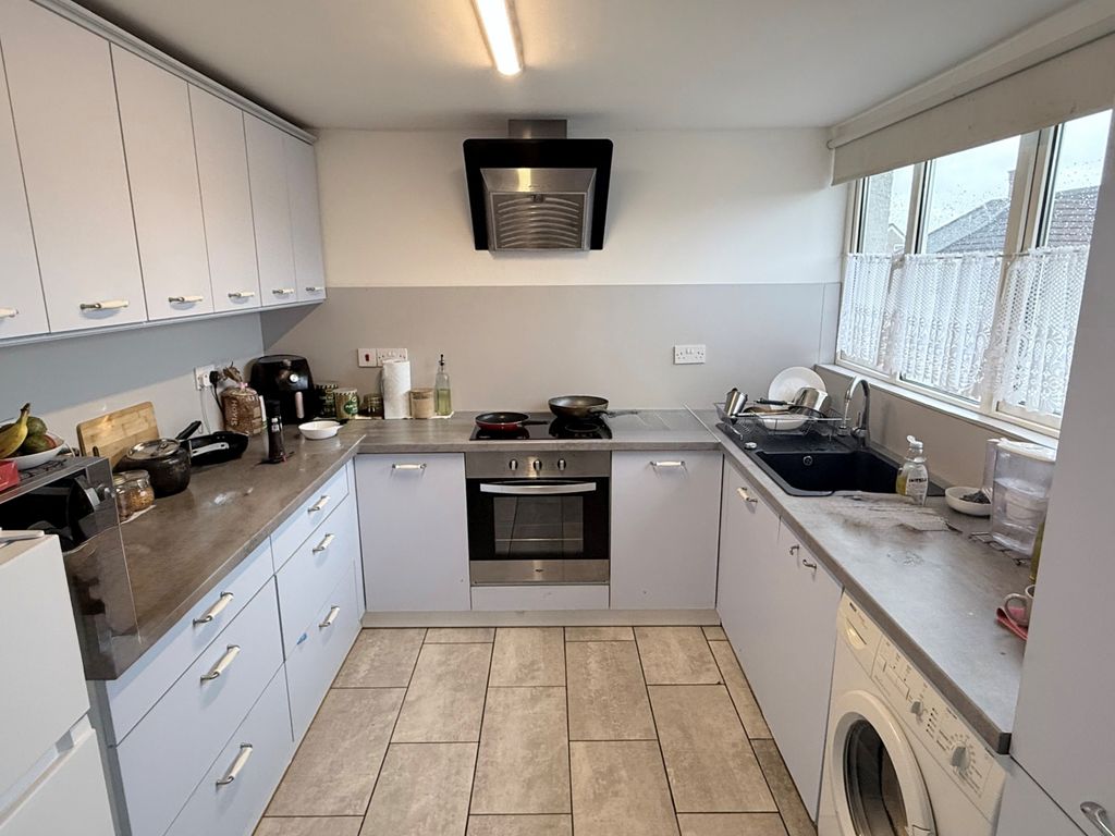 Property photo 2 of 5 Kitchen