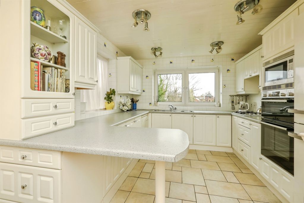 Property photo 3 of 18