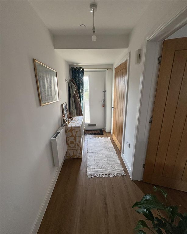 Property photo 3 of 20 Entrance Hallway