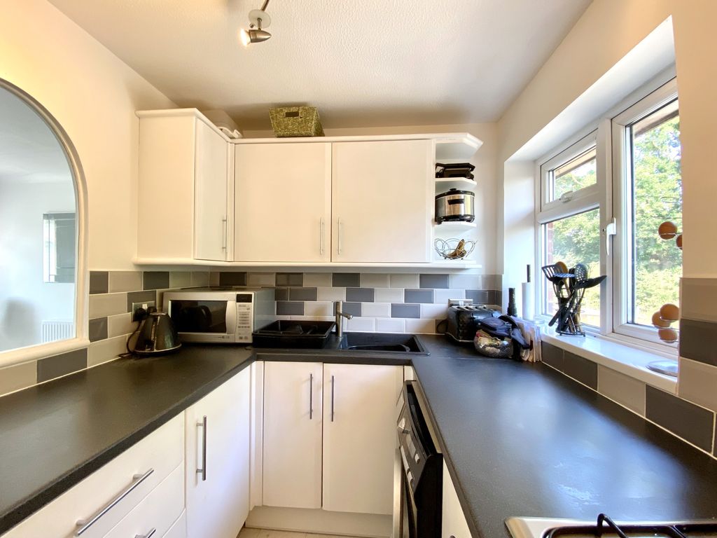 Property photo 3 of 8 Kitchen